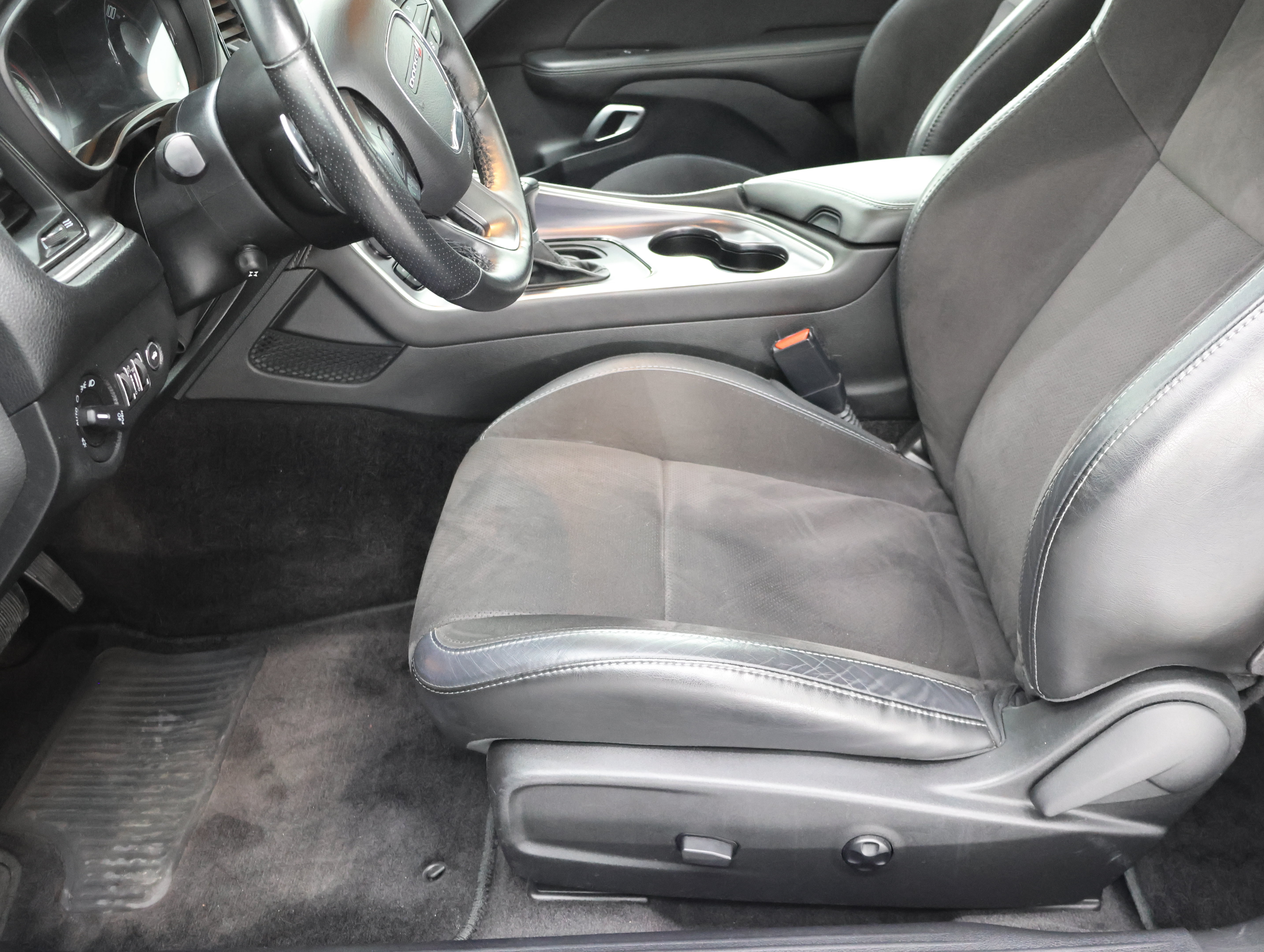 Used 2018 Dodge Challenger GT AWD/4WD image 8
