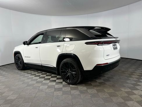 Used 2024 Jeep Wagoneer Launch Edition image 15