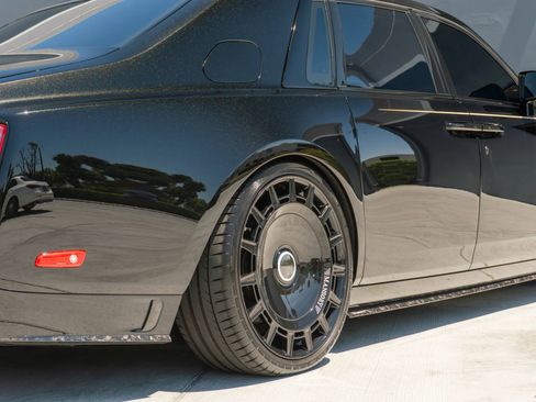 Used 2024 Rolls-Royce Phantom Sedan w/ The Phantom Package RWD image 58