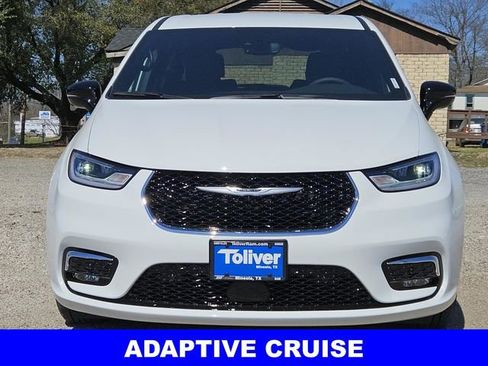 New 2026 Chrysler Pacifica Select image 3