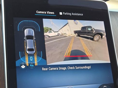 Used 2025 Mercedes-Benz C 300 4MATIC Sedan image 9