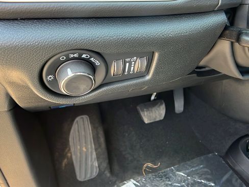 New 2026 Chrysler Voyager LX image 22