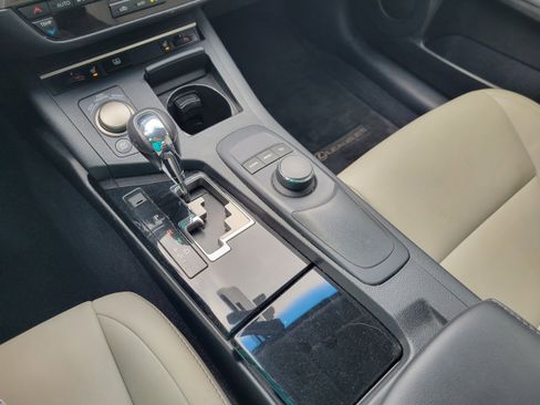 Used 2013 Lexus ES 300h image 20