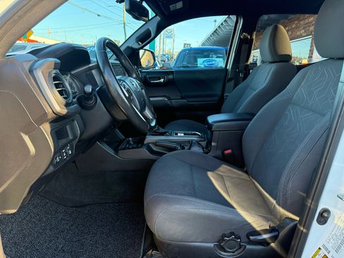 Used 2017 Toyota Tacoma SR5 image 2