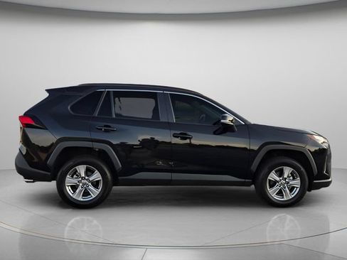 Used 2022 Toyota RAV4 XLE w/ Convenience Package AWD/4WD image 7