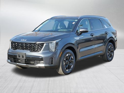 Used 2024 Kia Sorento S w/ Panoramic Sunroof Package image 3