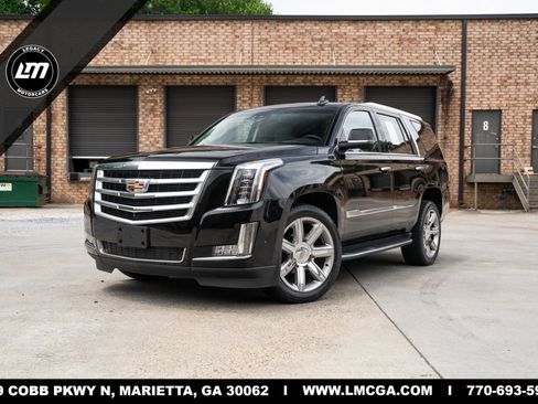 Used 2017 Cadillac Escalade Luxury RWD image 1