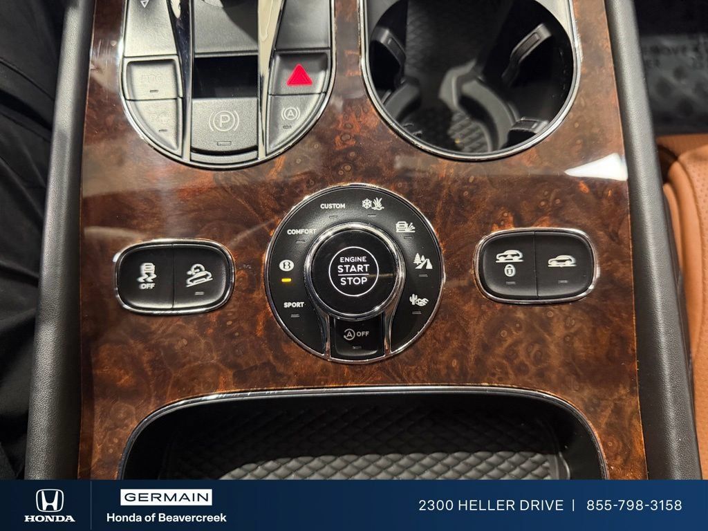 Used 2018 Bentley Bentayga AWD/4WD image 21