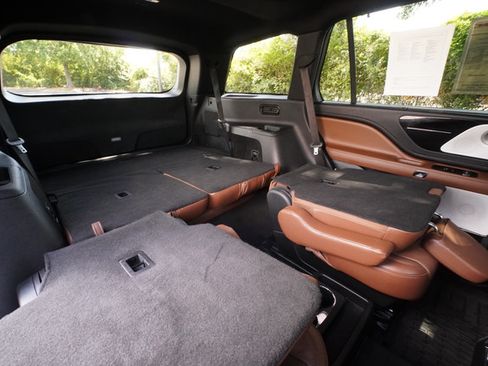 Used 2024 Lincoln Aviator Reserve w/ Equipment Group 201A RWD image 26