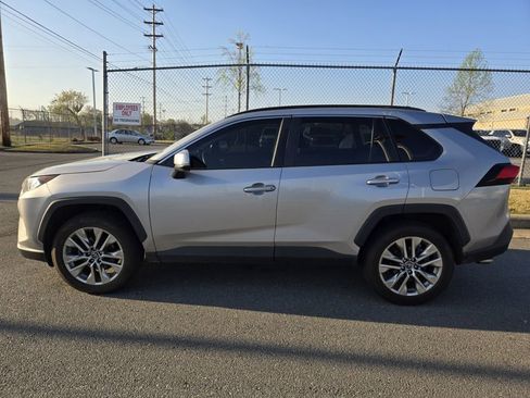 Used 2019 Toyota RAV4 XLE Premium image 2