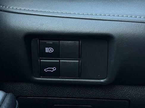 Used 2022 Toyota Highlander XLE FWD image 27
