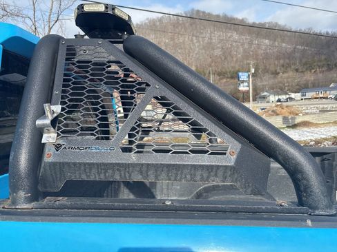 Used 2022 Chevrolet Silverado 2500 Custom w/ Custom Value Package image 8