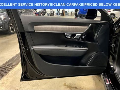 Used 2022 Volvo V90 B6 Cross Country image 23