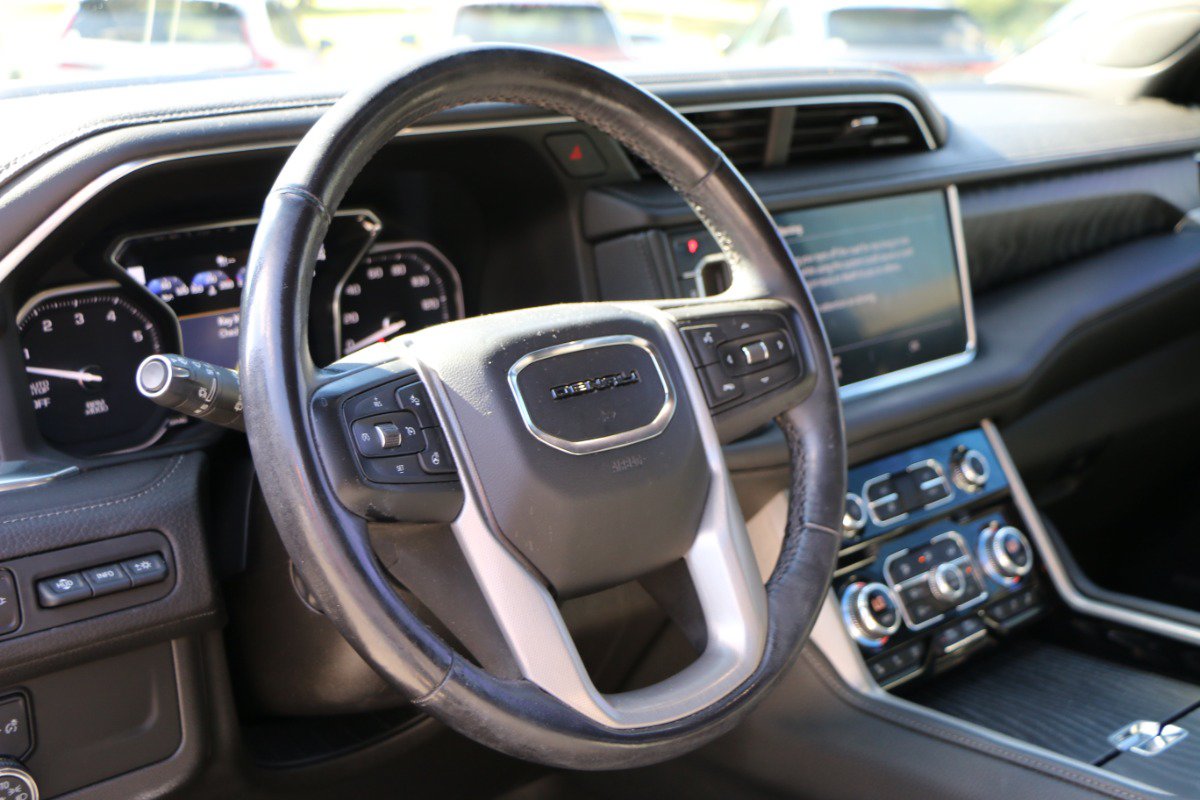 Used 2021 GMC Yukon XL Denali w/ Denali Premium Package AWD/4WD image 19
