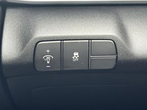 Certified 2025 Hyundai Elantra Limited image 34