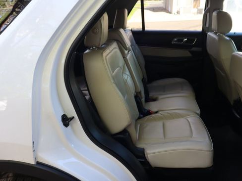 Used 2016 Ford Explorer Platinum AWD/4WD image 23
