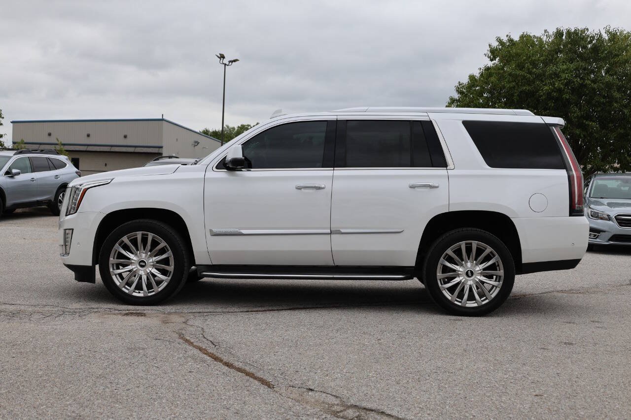 Used 2017 Cadillac Escalade Premium Luxury AWD/4WD image 8