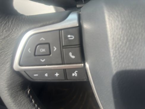 Used 2025 Toyota Sienna XLE image 5