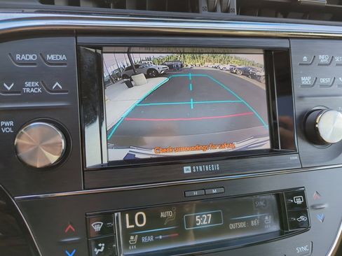 Used 2013 Toyota Avalon Limited FWD image 21