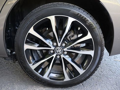 Used 2018 Toyota Corolla SE w/ Carpet Mat Package (TMS) FWD image 42