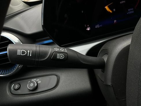 Used 2025 Chevrolet Trax LT image 34