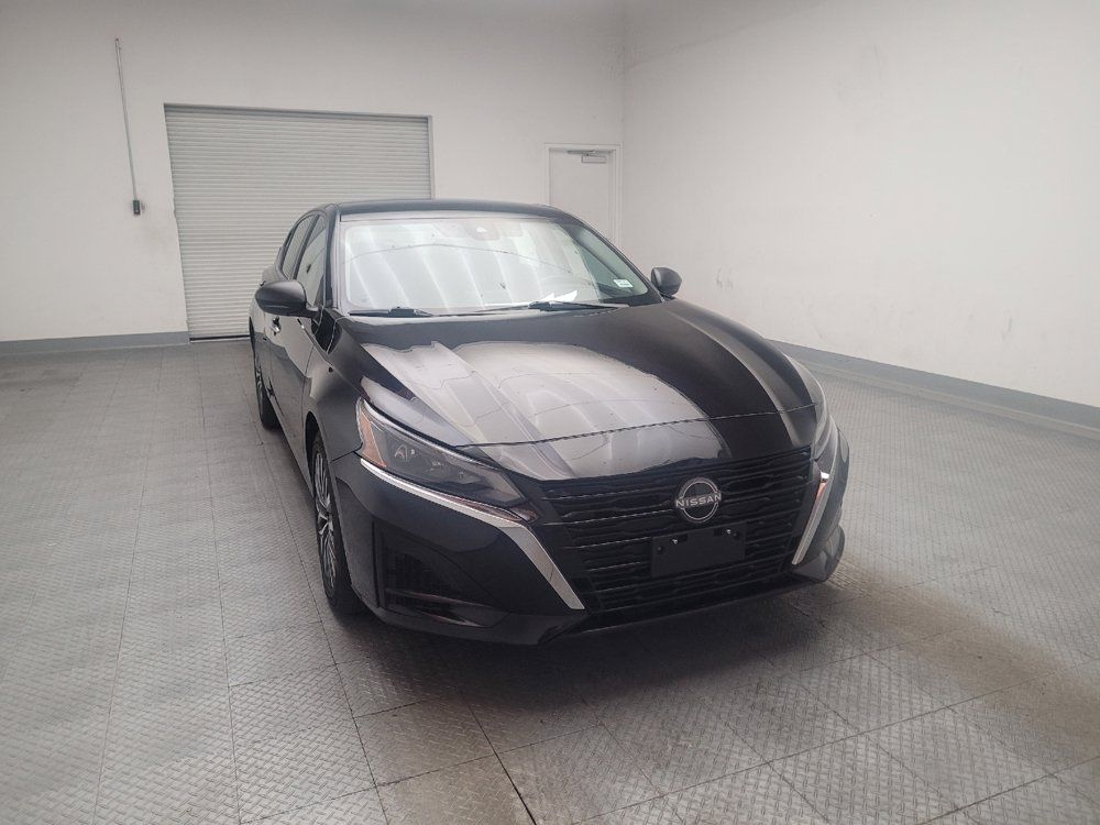 Used 2025 Nissan Altima 2.5 SV FWD image 14