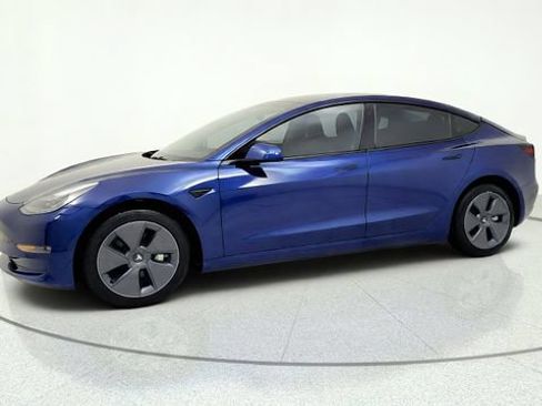 Used 2023 Tesla Model 3 Standard Range RWD image 4