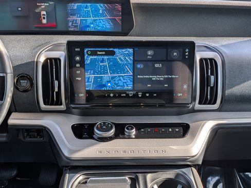 Used 2025 Ford Expedition Active image 21