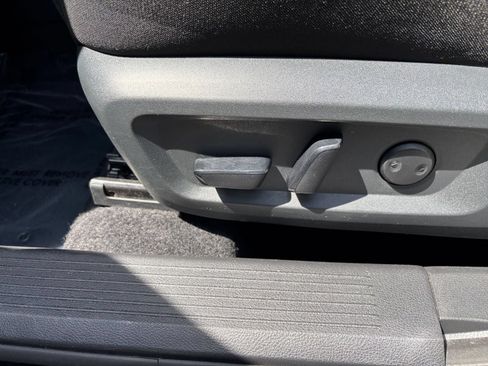 Used 2025 Nissan Rogue SV AWD/4WD image 23