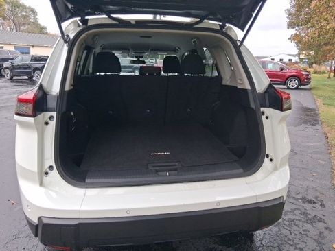 Used 2024 Nissan Rogue S image 4