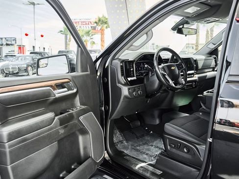 Used 2022 Chevrolet Silverado 1500 LT AWD/4WD image 12