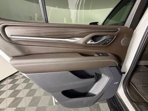 Used 2024 GMC Yukon Denali w/ Advanced Technology Package AWD/4WD image 27