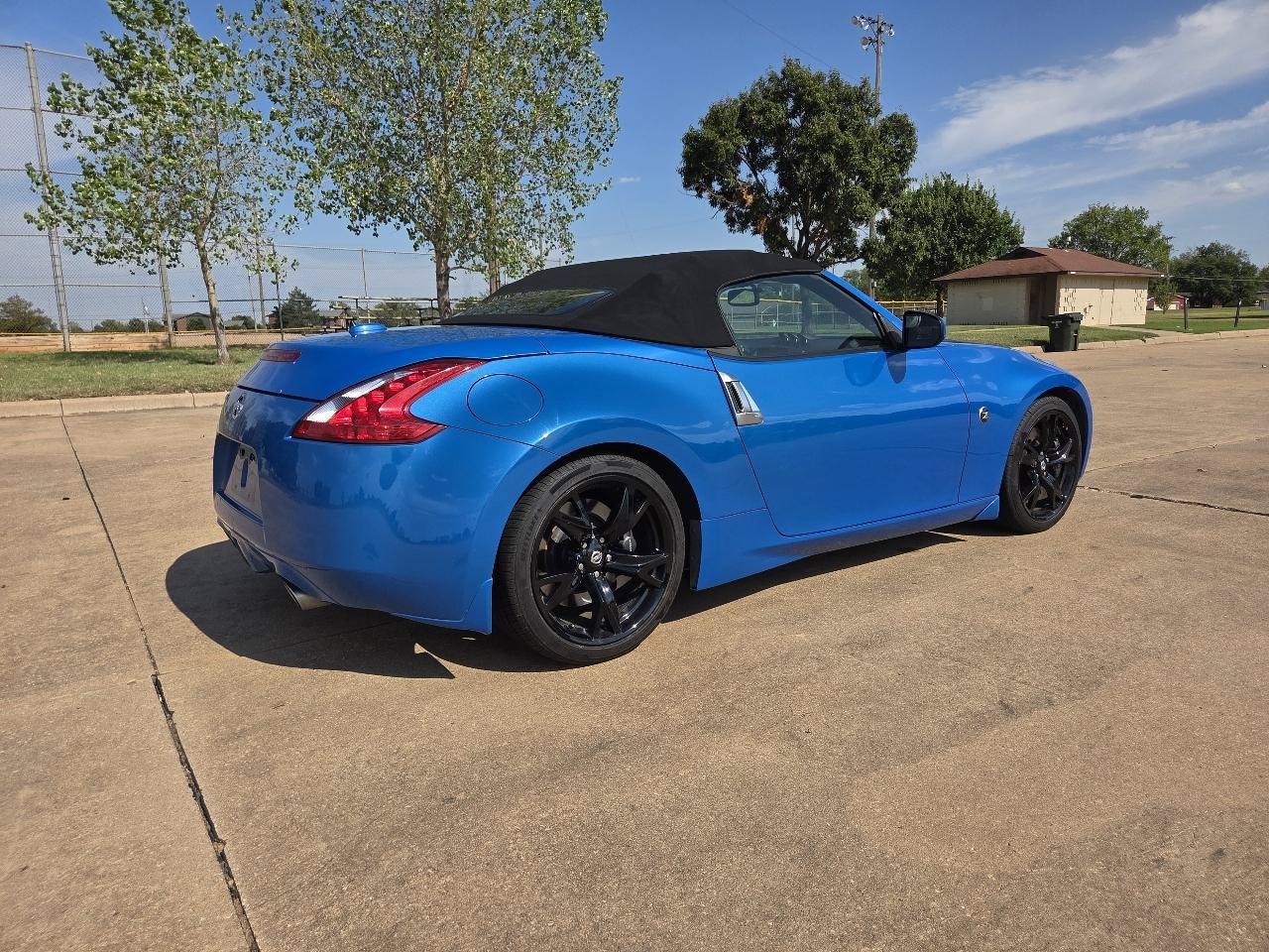 Used 2010 Nissan 370Z Touring w/ Sport Pkg RWD image 28