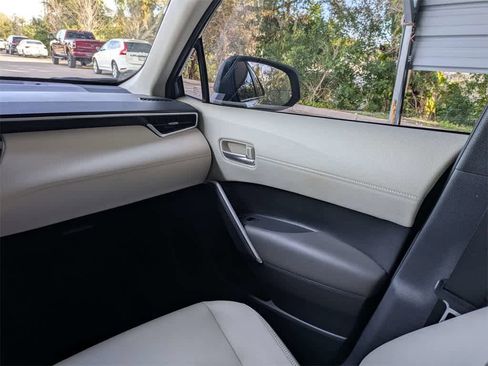 Used 2023 Toyota Corolla Cross XLE image 20