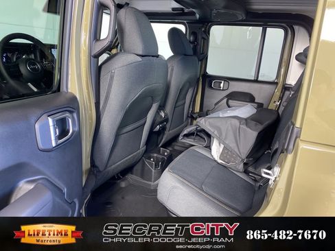 New 2025 Jeep Gladiator Sport image 28