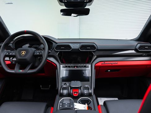 Used 2024 Lamborghini Urus S image 2