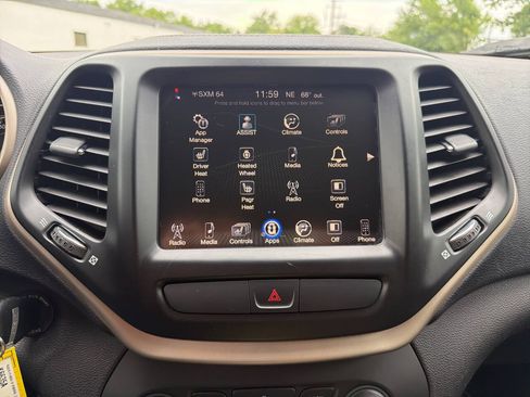 Used 2015 Jeep Cherokee Latitude w/ Cold Weather Group AWD/4WD image 15