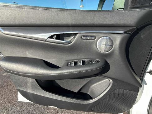 Certified 2025 INFINITI QX50 Luxe image 9