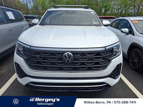 Used 2024 Volkswagen Atlas Cross Sport SEL R-Line AWD/4WD image 2