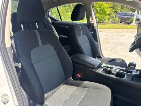 Used 2024 Nissan Sentra SV FWD image 35