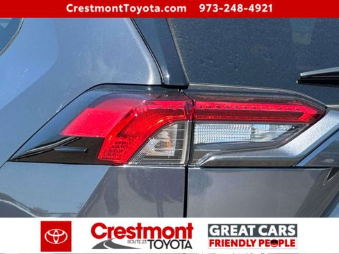 Used 2022 Toyota RAV4 LE AWD/4WD image 8