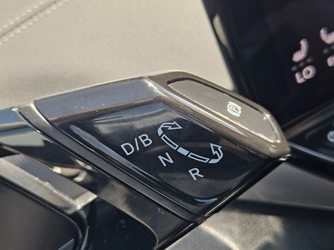 Used 2023 Volkswagen ID.4 Pro S AWD/4WD image 6