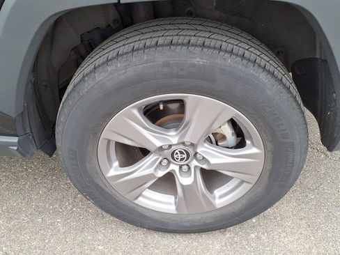 Used 2024 Toyota RAV4 LE AWD/4WD image 9