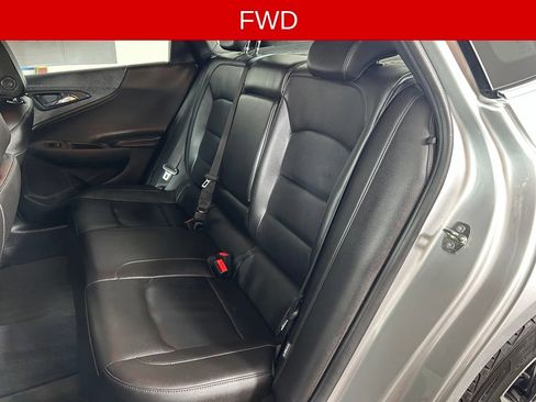Used 2018 Chevrolet Malibu LT w/ Leather Package FWD image 13