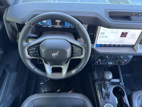 Used 2025 Ford Bronco Outer Banks image 12