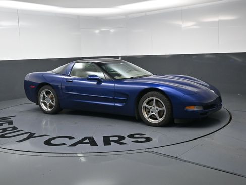 Used 2004 Chevrolet Corvette Coupe w/ Preferred Equipment Group RWD image 2