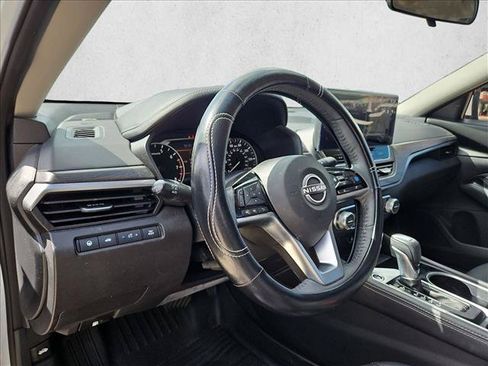 Used 2023 Nissan Altima 2.5 SL FWD image 9