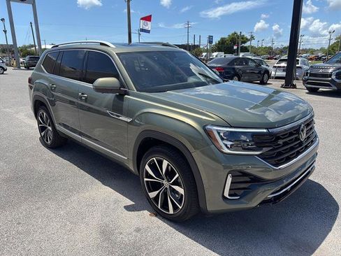 Certified 2025 Volkswagen Atlas SEL Premium R-Line image 8