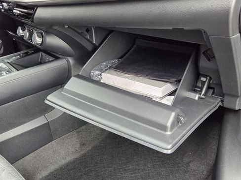 Used 2025 Nissan Kicks SV FWD image 16
