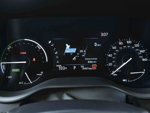 Used 2025 Toyota Sienna XLE FWD image 18